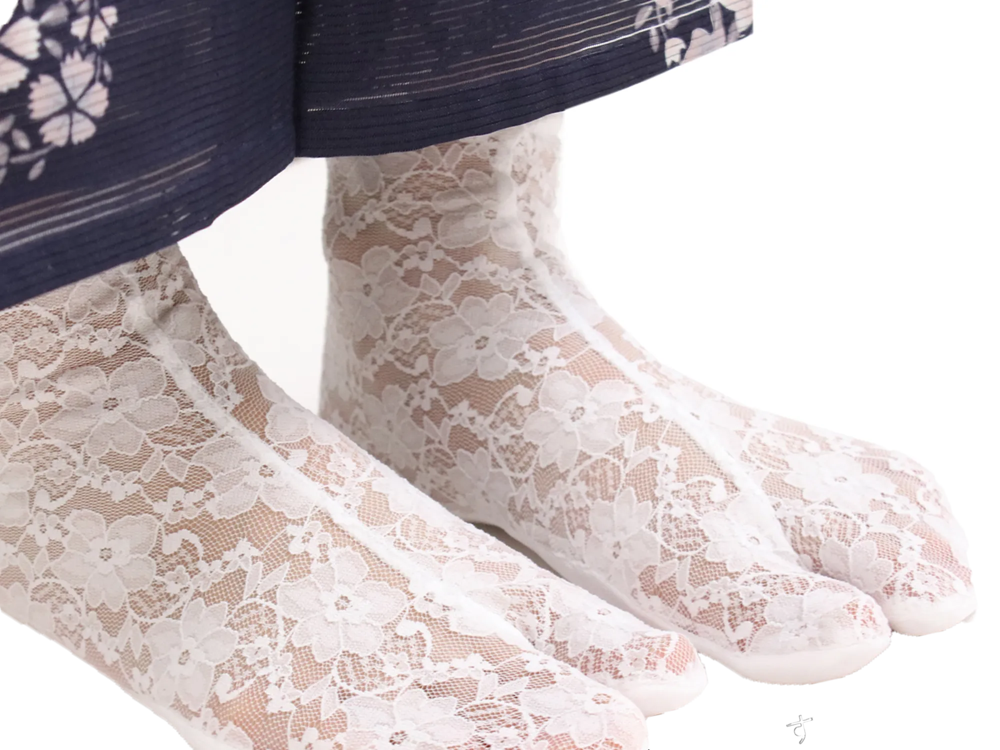 Japanese Kimono Lace Tabi Socks - White